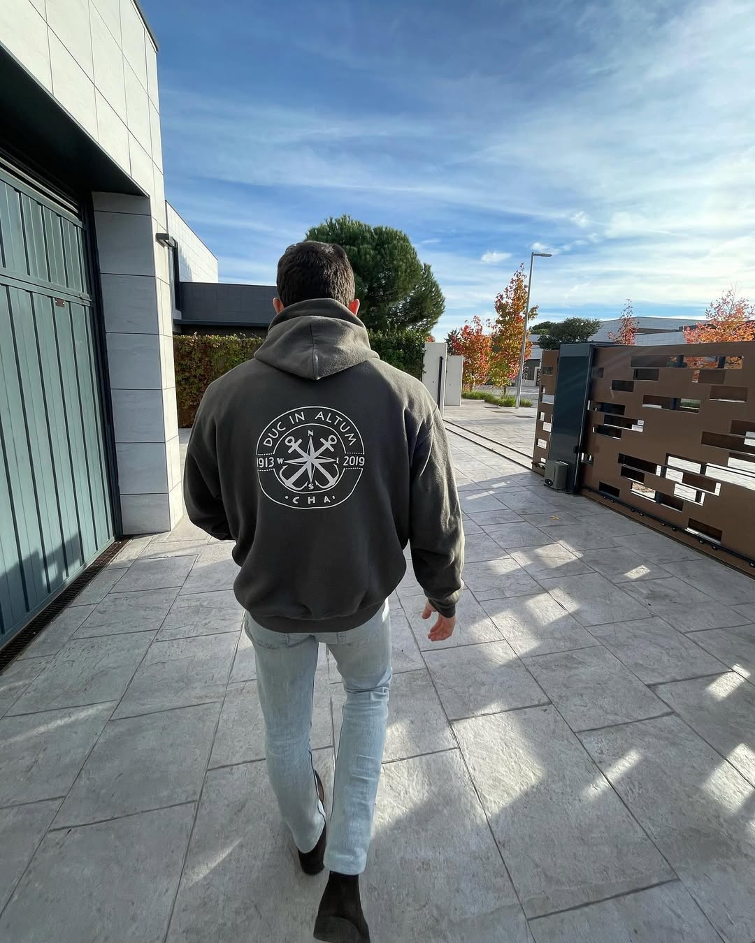 El punto de partida perfecto: impresión delantera y trasera incluida. Calidad y estilo para grupos desde 20 unidades.